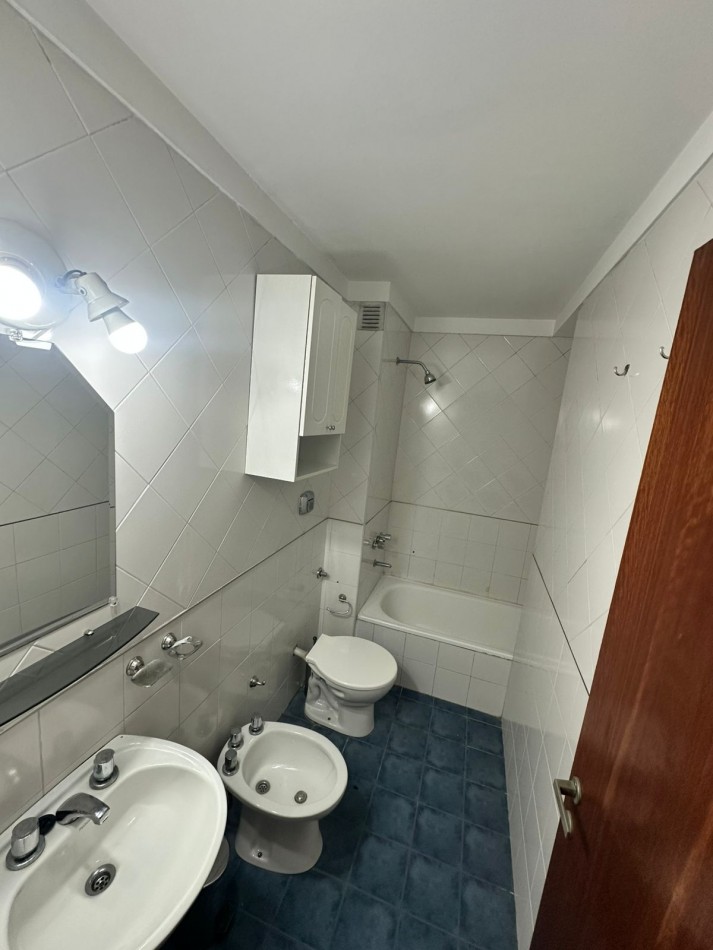 **$550.000.-** - Dpto. 2 Amb. en ALQUILER - Av- Hipolito Yrigoyen al 6300.- Remedios de Escalada