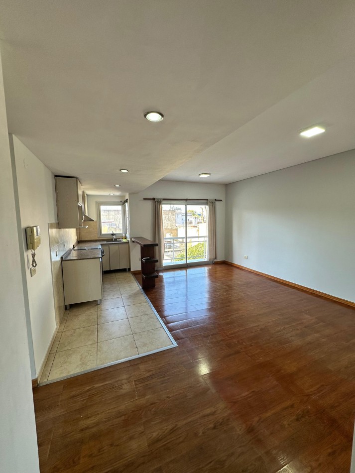 **$520.000.-** - Impecable Dpto 2 amb. En ALQUILER - Av. Cabildo al 1700, Casi Esquina Av. Galicia - Piñeyro