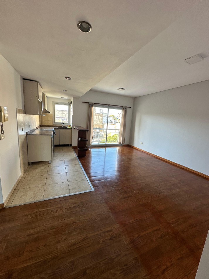 **$520.000.-** - Impecable Dpto 2 amb. En ALQUILER - Av. Cabildo al 1700, Casi Esquina Av. Galicia - Piñeyro