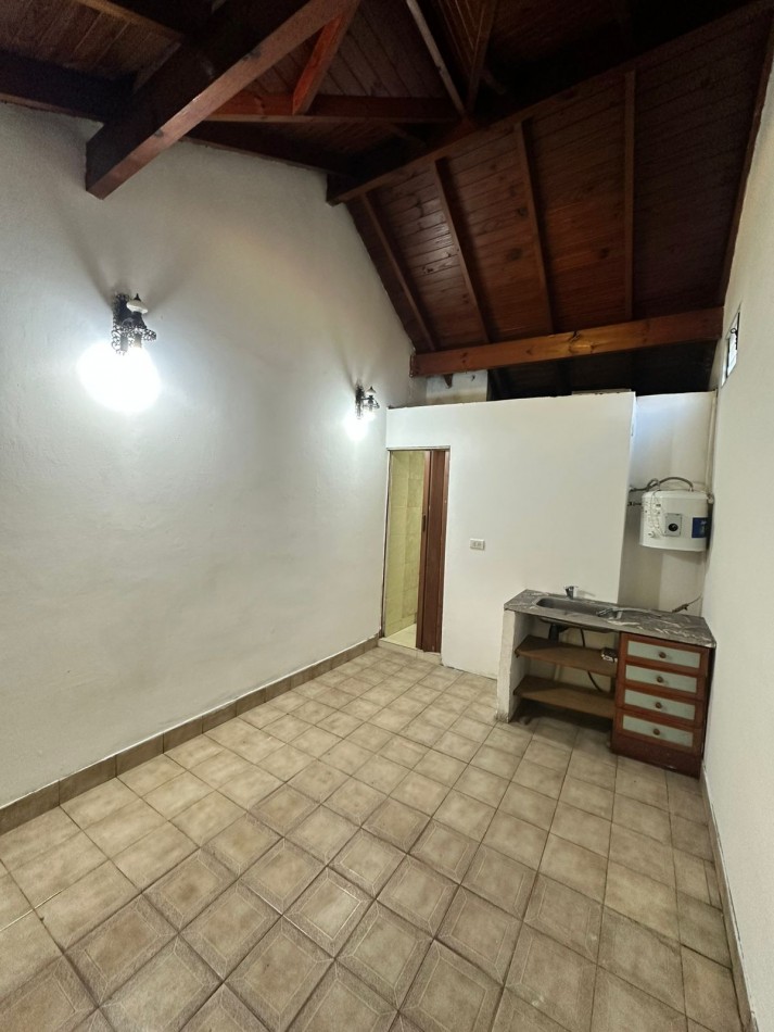 **$240.000.-** Monoambiente al frente en Alquiler - EXCLUEYENTE UNA SOLA PERSONA - Balcarce 800 - Lanus