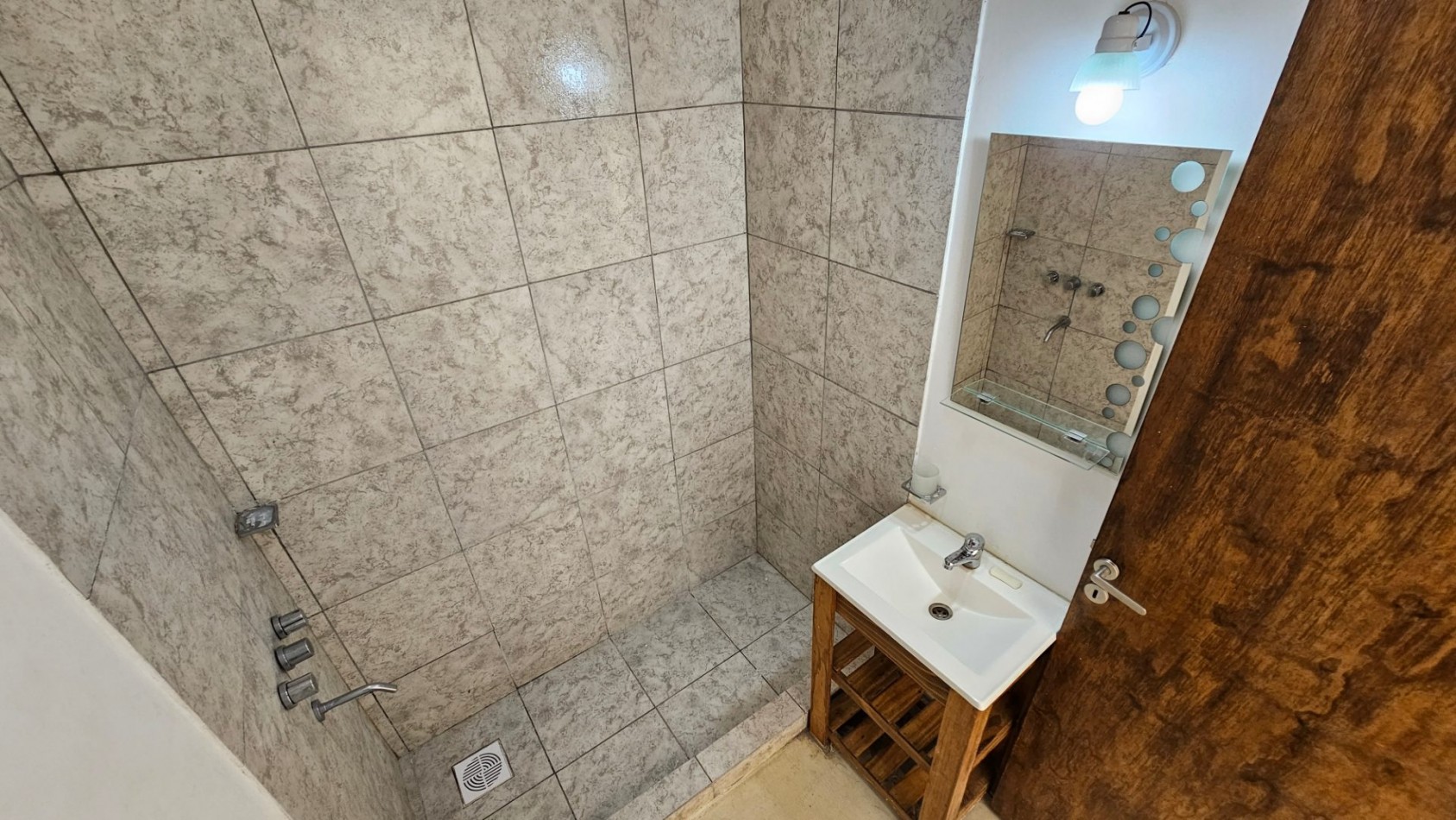 **$ 420.000 x mes SIN EXPENSAS** - ALQUILER Departamentos de 2 ambientes disponibles al frente - MOLINEDO AL 2700