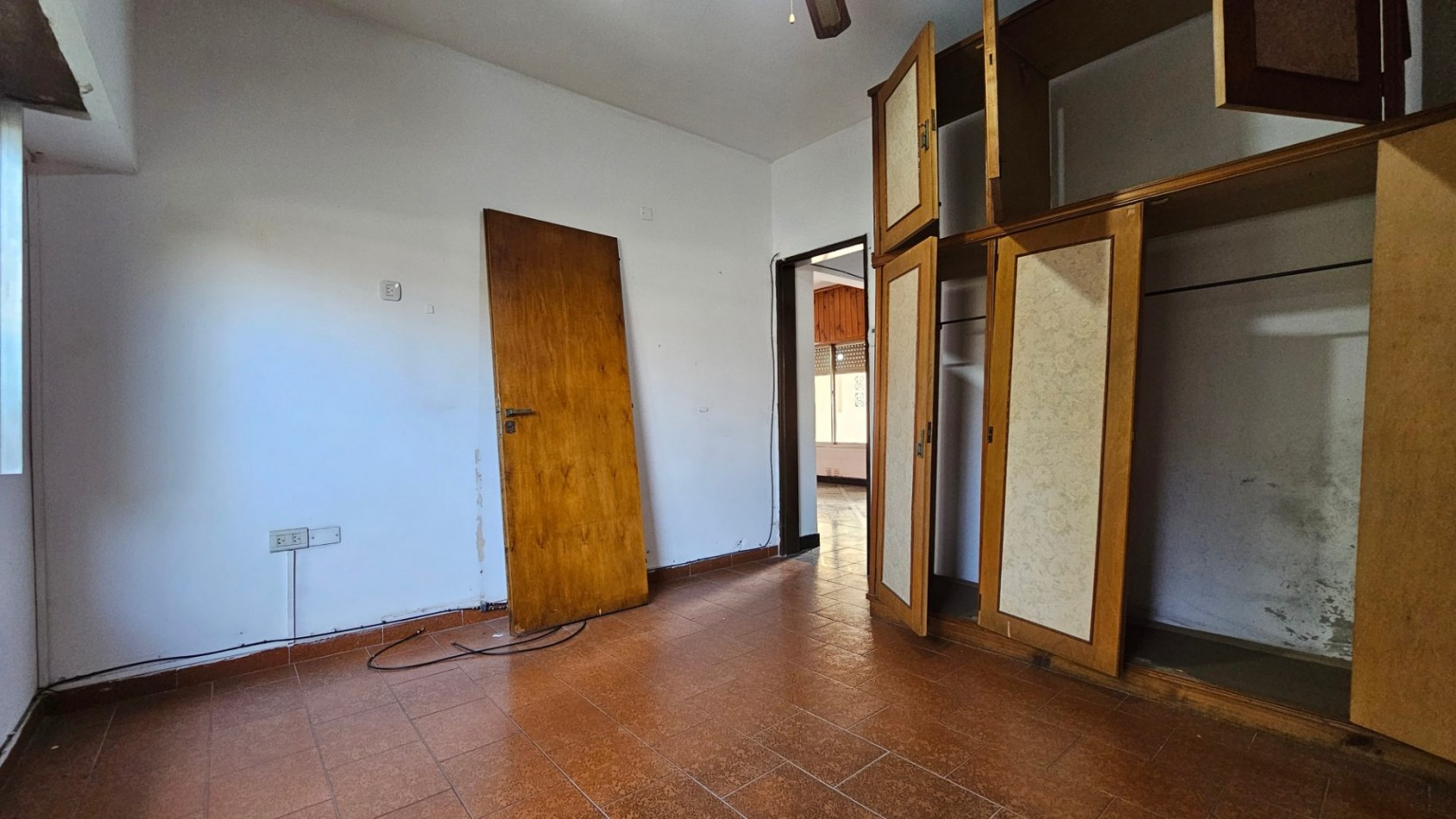 **u$s 49.900.-** - Dpto. 3 Amb. Al Frente - 1er Piso x Escalera - Lituania 2865 - Remedios de Escalada - Lanus