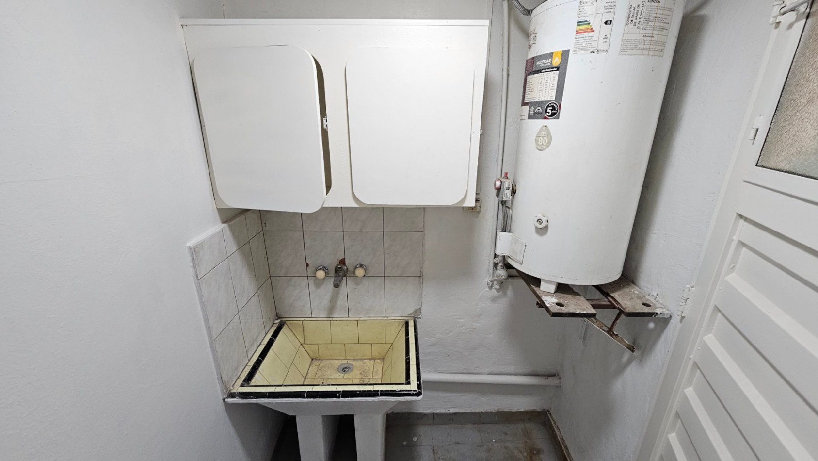 **$450.000.-** - Dpto. 2 Amb. en alquiler ¡¡NO ABONA EXPENSAS¡¡ - Planta Baja Interno -- Sayos 3040 - Valentin Alsina 