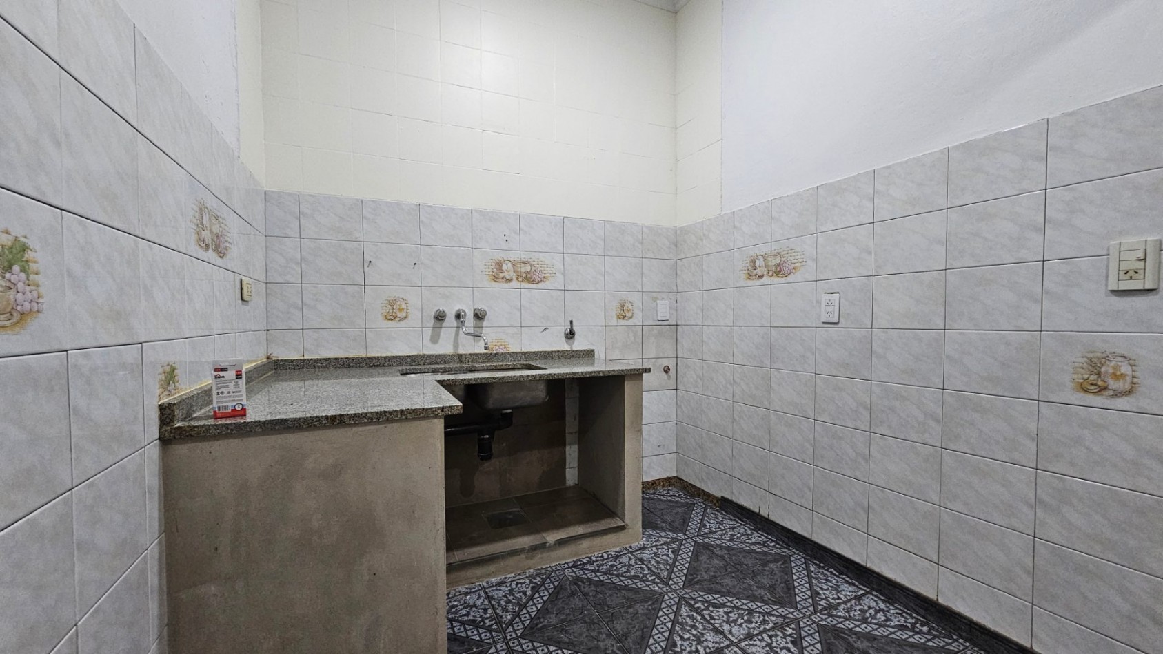 **$450.000.-** - Dpto. 2 Amb. en alquiler ¡¡NO ABONA EXPENSAS¡¡ - Planta Baja Interno -- Sayos 3040 - Valentin Alsina 