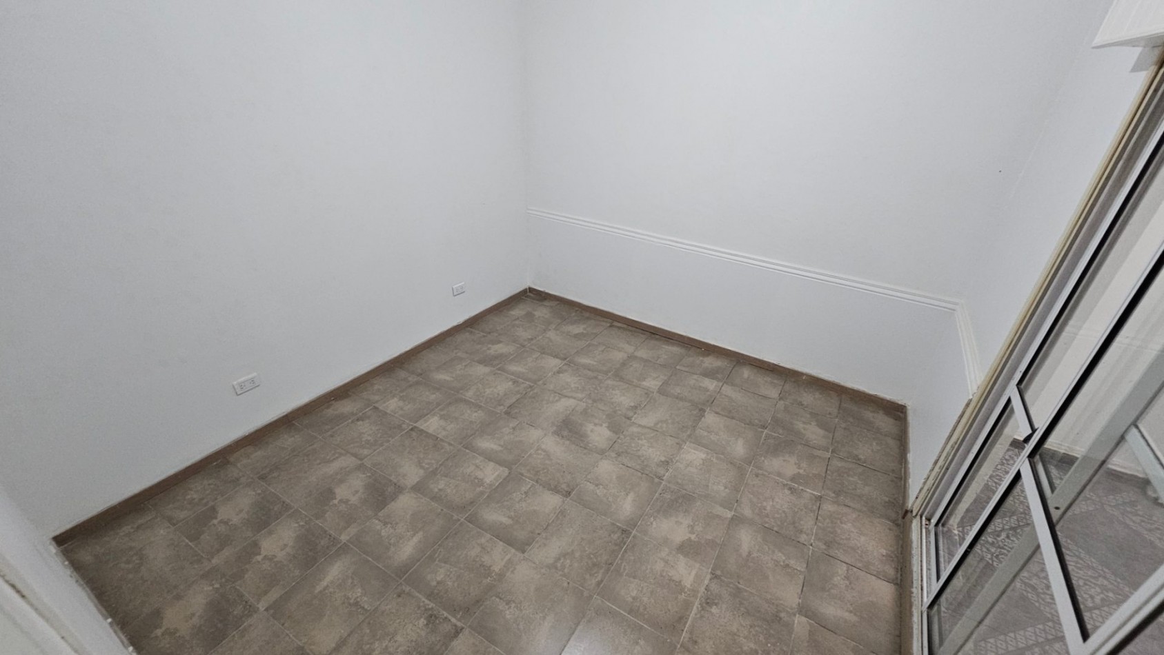**$450.000.-** - Dpto. 2 Amb. en alquiler ¡¡NO ABONA EXPENSAS¡¡ - Planta Baja Interno -- Sayos 3040 - Valentin Alsina 