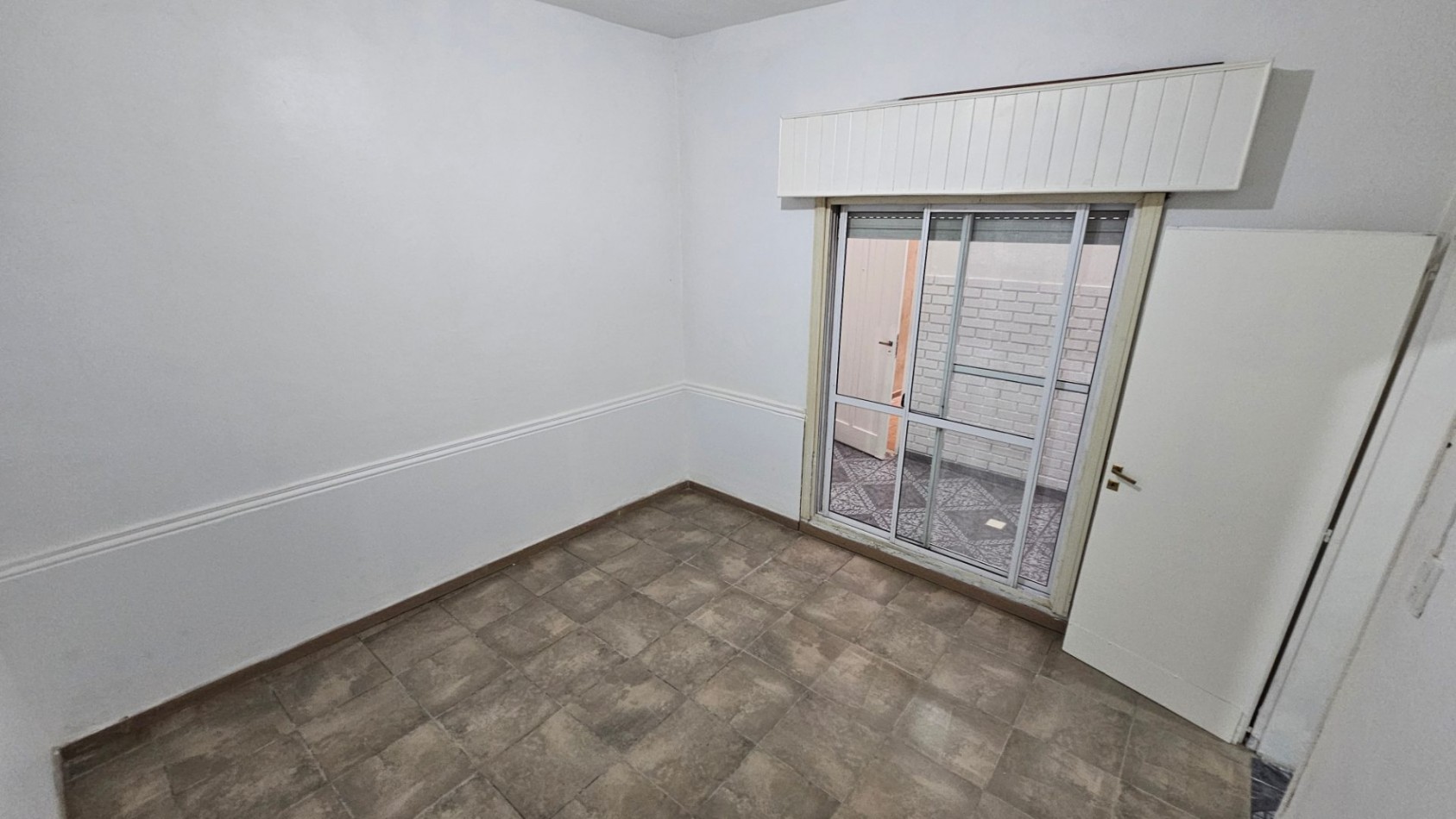 **$450.000.-** - Dpto. 2 Amb. en alquiler ¡¡NO ABONA EXPENSAS¡¡ - Planta Baja Interno -- Sayos 3040 - Valentin Alsina 