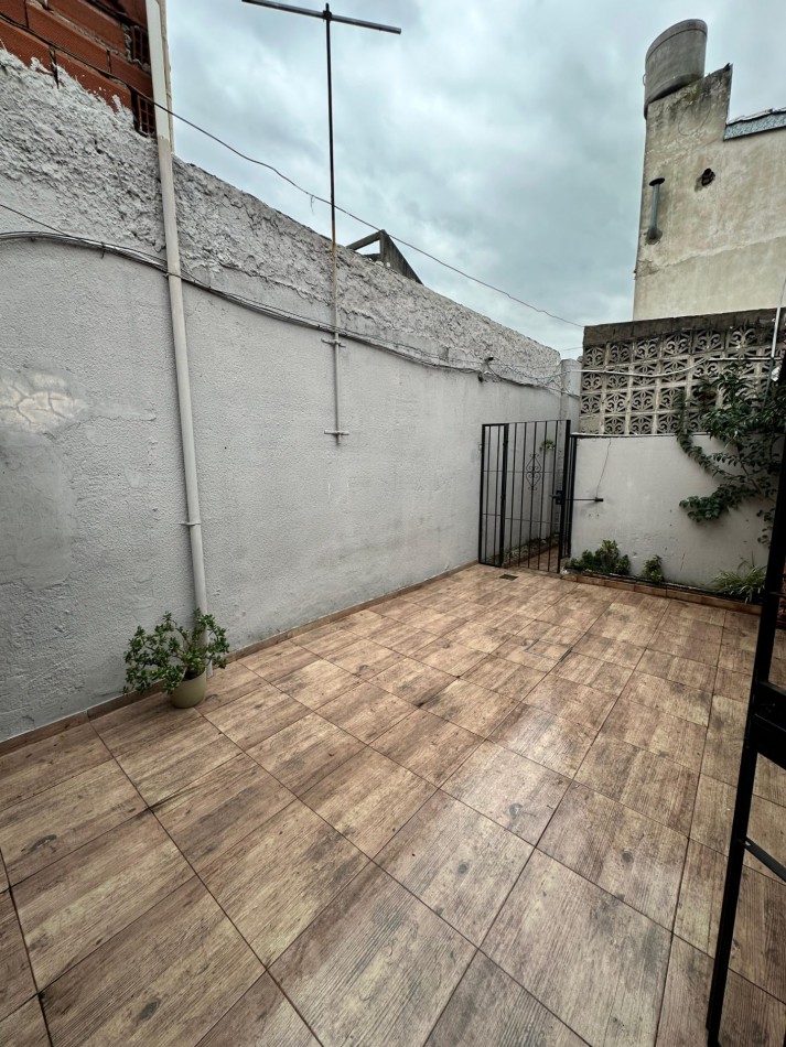 **$680.000.-** - ALQUILER PH INTERNO 2AMB y MEDIO CON AMPLIO PATIO - Dr. Galvez al 800 - Lanus Este