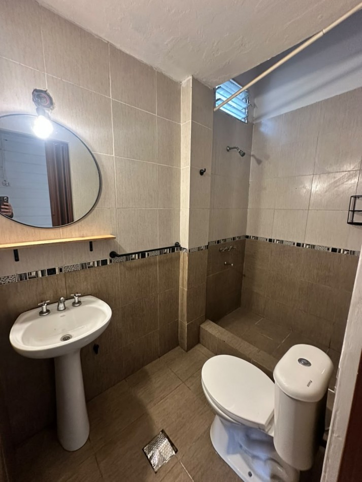 **$650.000.-** - PH TIPO CASA AL FRENTE DE 2 AMB. y MEDIO CON GARAGE EN ALQUILER S/EXPENSAS - JUJUY 1640 