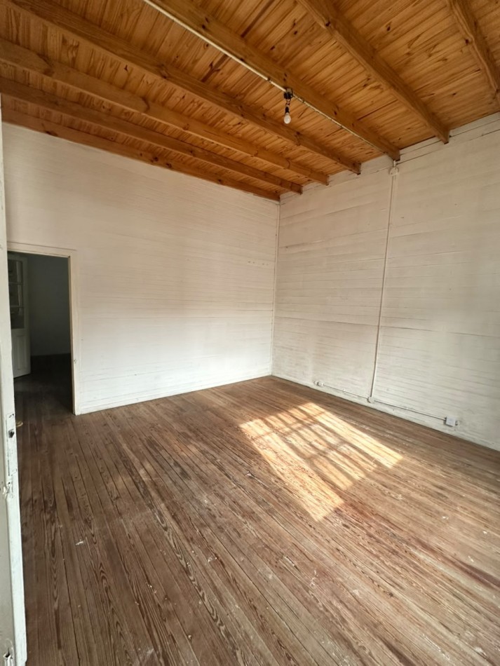 **$650.000.-** - PH TIPO CASA AL FRENTE DE 2 AMB. y MEDIO CON GARAGE EN ALQUILER S/EXPENSAS - JUJUY 1640 