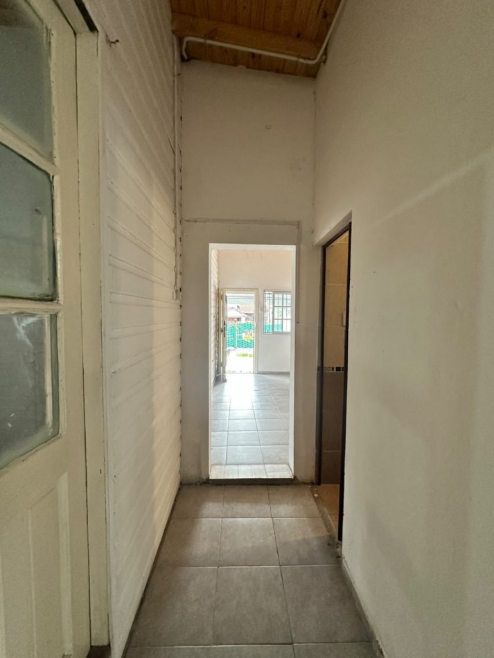 **$650.000.-** - PH TIPO CASA AL FRENTE DE 2 AMB. y MEDIO CON GARAGE EN ALQUILER S/EXPENSAS - JUJUY 1640 