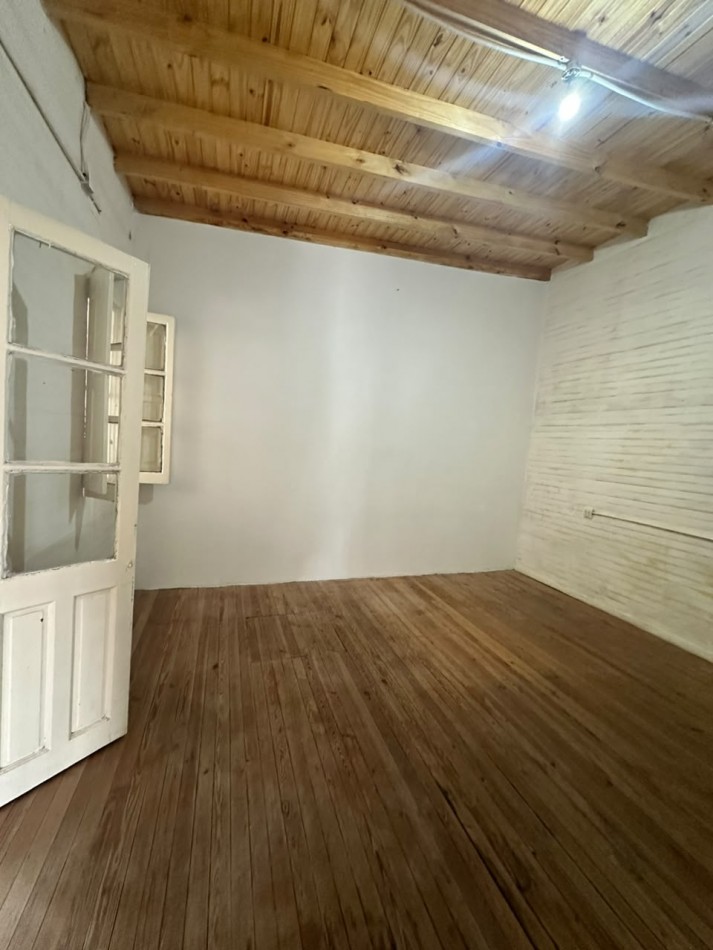 **$650.000.-** - PH TIPO CASA AL FRENTE DE 2 AMB. y MEDIO CON GARAGE EN ALQUILER S/EXPENSAS - JUJUY 1640 