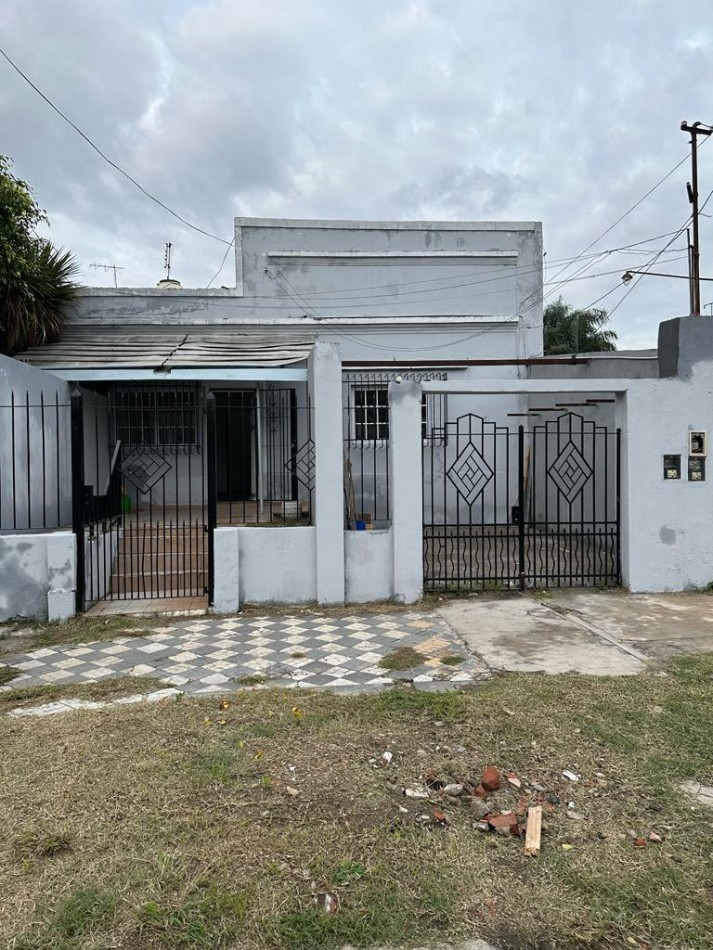 **$630.000.-** - PH TIPO CASA AL FRENTE DE 2 AMB. y MEDIO CON GARAGE EN ALQUILER S/EXPENSAS - JUJUY 1640 