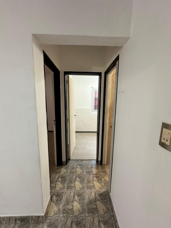 ALQUILER PH INTERNO 3 AMB. CON PATIO - NO ABONA EXPENSAS - Av. Intendente Quindimil 1100, Lanus Oeste