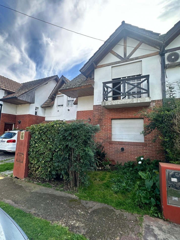 Casa en Venta de 4 Ambientes S/ lote 210 m2 en Barrio Cerrado Los Robles - Burzaco