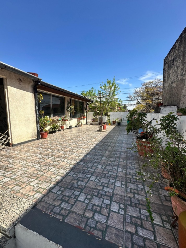 Venta en Block: Dos Casas en un Lote en Excelente Ubicacion - Apto Credito S/lote 8,66 x 17 m2 Aprox. - Diego Maradona 2424 - Lanus Oeste