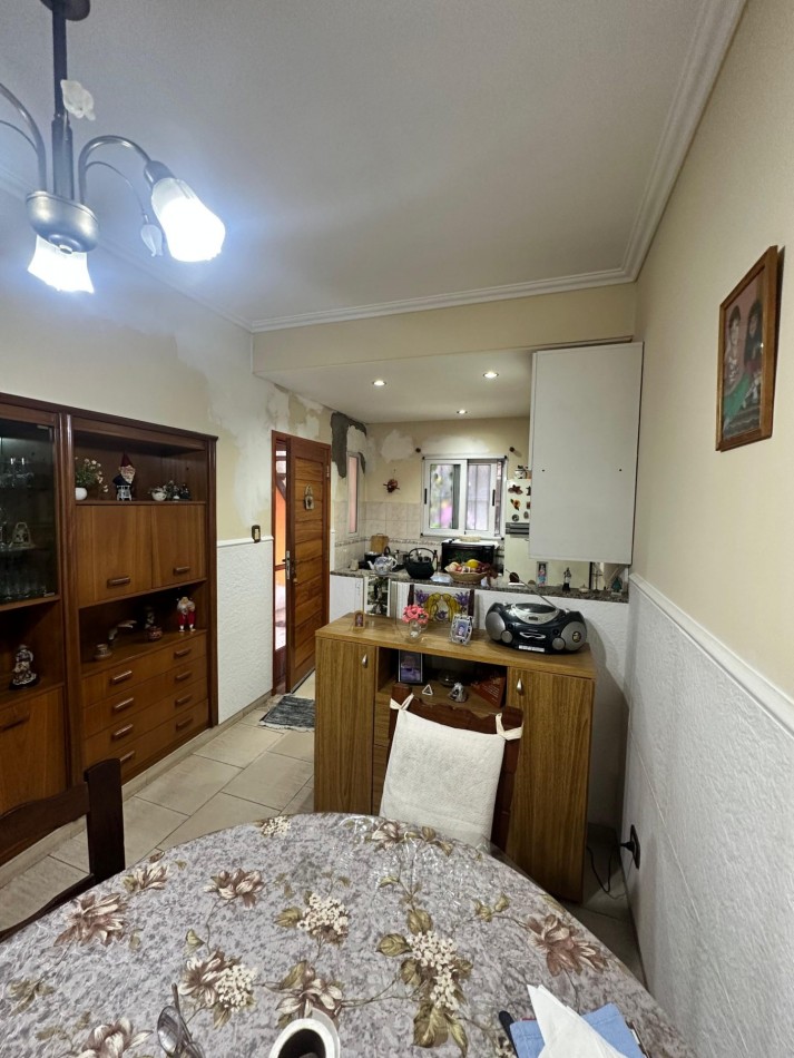 Venta en Block: Dos Casas en un Lote en Excelente Ubicacion - Apto Credito S/lote 8,66 x 17 m2 Aprox. - Diego Maradona 2424 - Lanus Oeste
