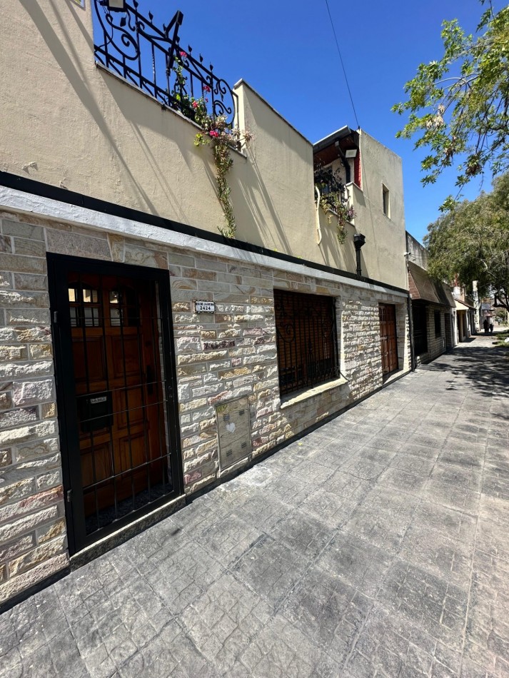 Venta en Block: Dos Casas en un Lote en Excelente Ubicacion - Apto Credito S/lote 8,66 x 17 m2 Aprox. - Diego Maradona 2424 - Lanus Oeste