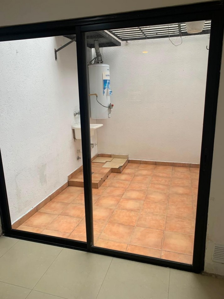 Alquiler Monoambiente en Planta Baja al frente con Patio (DISPONIBLE A PARTIR DE NOVIEMBRE 2026) - Coronel Segui 320 - Lanus Oeste