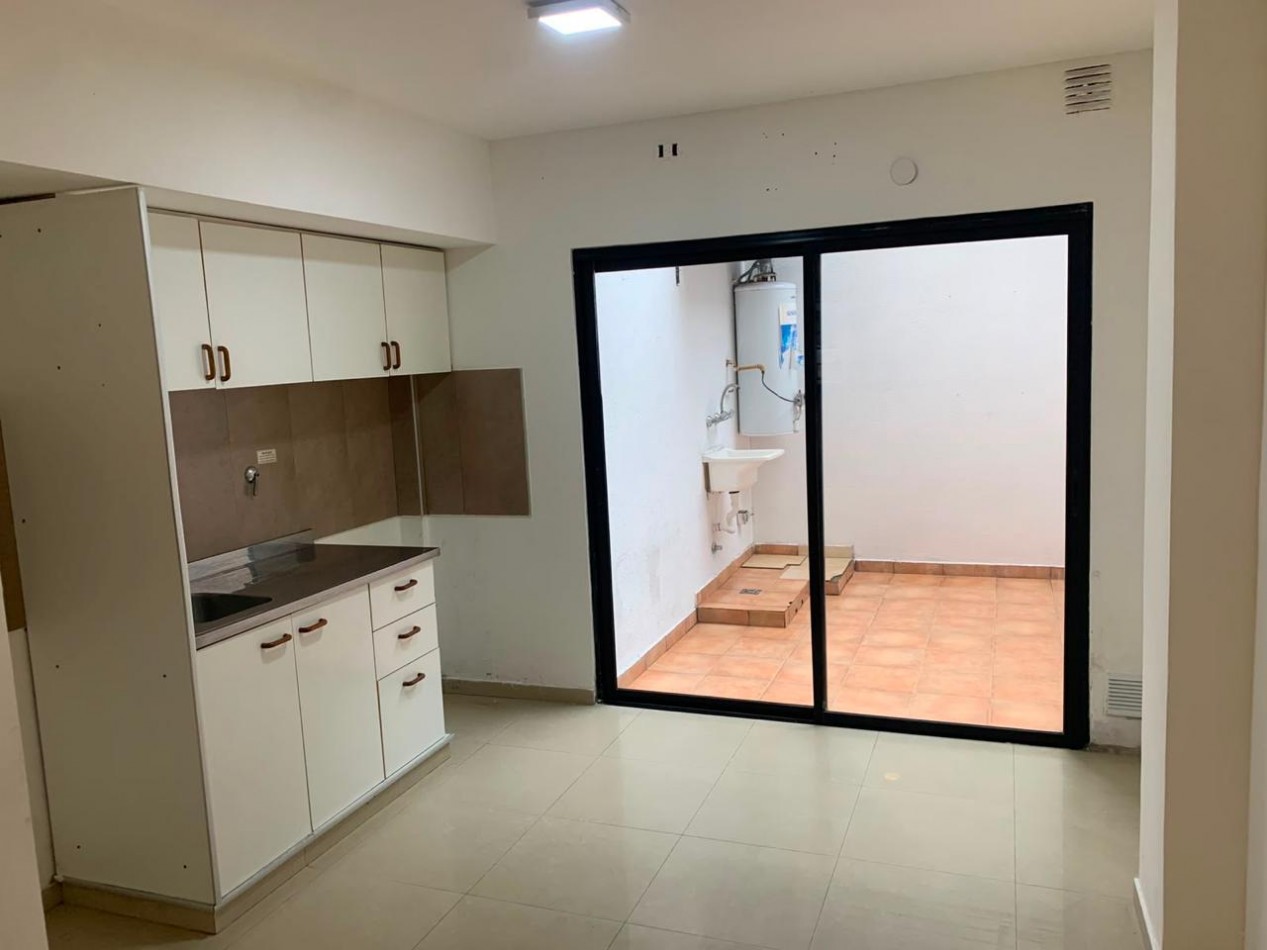 Alquiler Monoambiente en Planta Baja al frente con Patio (DISPONIBLE A PARTIR DE NOVIEMBRE 2026) - Coronel Segui 320 - Lanus Oeste