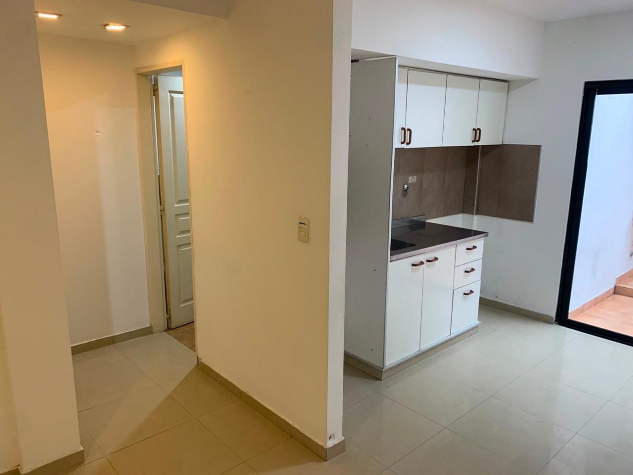 Alquiler Monoambiente en Planta Baja al frente con Patio (DISPONIBLE A PARTIR DE NOVIEMBRE 2026) - Coronel Segui 320 - Lanus Oeste