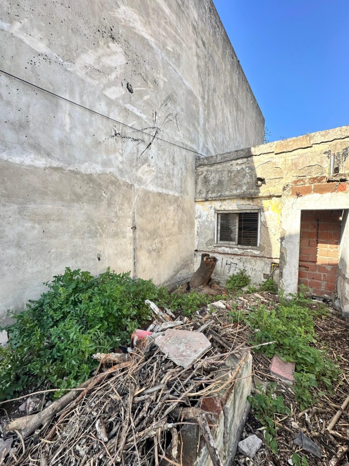 PH AL FRENTE DE 3 AMB. DE 150 m2 Aprox. A RECICLAR AL 100% - Ramon Cabrero 2546 - Remedios de Escalada