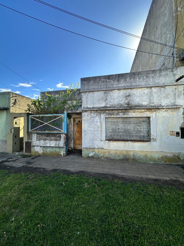 PH AL FRENTE DE 3 AMB. DE 150 m2 Aprox. A RECICLAR AL 100% - Ramon Cabrero 2546 - Remedios de Escalada