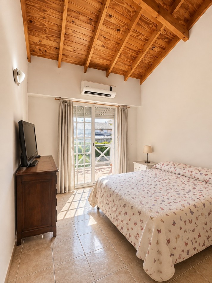Casa en Venta de 4 Ambientes S/ lote 210 m2 en Barrio Cerrado Los Robles - Burzaco