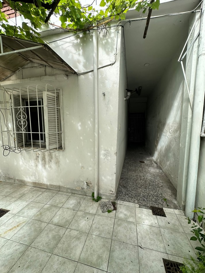 Departamento Interno Por Pasillo 2 Amb. con Patio Compartido en Alquiler - Moreno 2300 - Lanus oeste