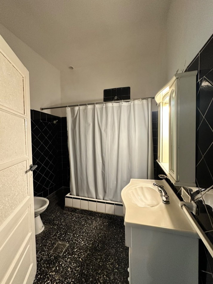 Departamento Interno Por Pasillo 2 Amb. con Patio Compartido en Alquiler - Moreno 2300 - Lanus oeste