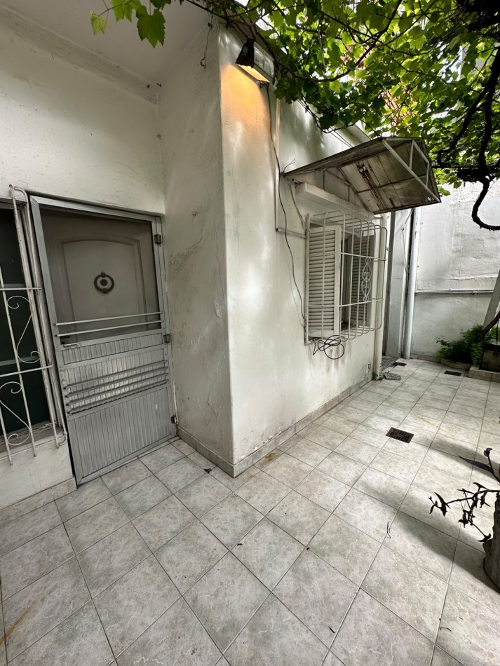 Departamento Interno Por Pasillo 2 Amb. con Patio Compartido en Alquiler - Moreno 2300 - Lanus oeste