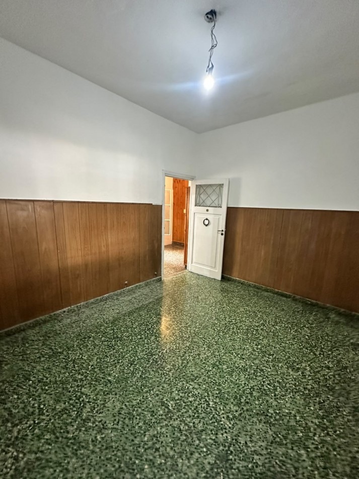 Departamento Interno Por Pasillo 2 Amb. con Patio Compartido en Alquiler - Moreno 2300 - Lanus oeste