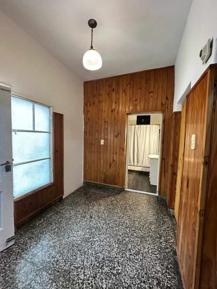 Departamento Interno Por Pasillo 2 Amb. con Patio Compartido en Alquiler - Moreno 2300 - Lanus oeste