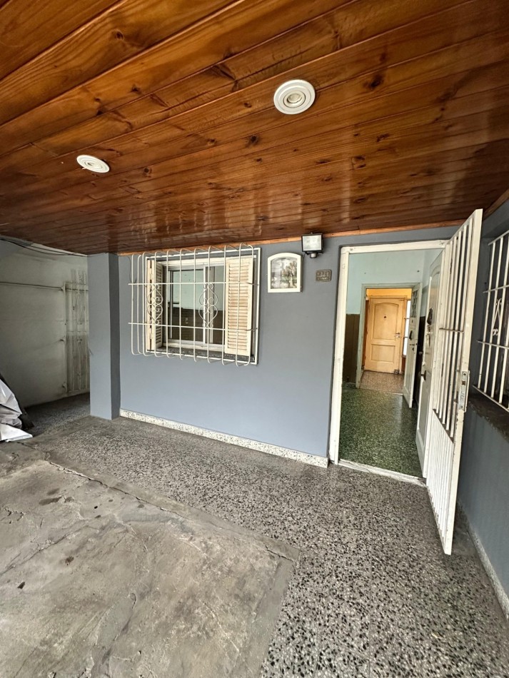 Departamento Interno Por Pasillo 2 Amb. con Patio Compartido en Alquiler - Moreno 2300 - Lanus oeste