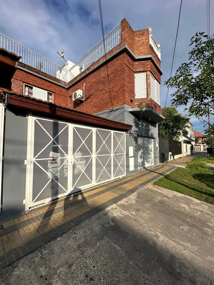 Departamento Interno Por Pasillo 2 Amb. con Patio Compartido en Alquiler - Moreno 2300 - Lanus oeste