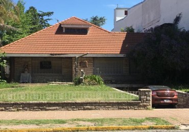 ALQUILER SOLO FINES COMERCIALES - CASA DE 500 MTRS CUB. S/LOTE DE 1000 MTRS - HIPOLITO VIEYTES 340