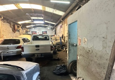 **u$s 95.000.-** - GALPON 210 m2, TECHO PARABOLICO - Dr. BALBIN 2500 - LANUS