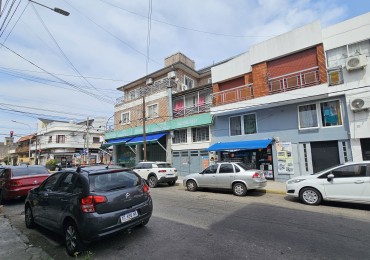 **u$s 49.900.-**  Venta de Departamento de 2 amb. en 1er piso por escaleras al frente - NO ABONA EXPENSAS - Enrique Fernandez 2126
