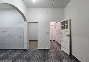 **$450.000.-** - Dpto. 2 Amb. en alquiler ¡¡NO ABONA EXPENSAS¡¡ - Planta Baja Interno -- Sayos 3040 - Valentin Alsina 
